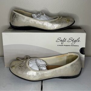 Soft Style Women's Metallic Cream Loafers
